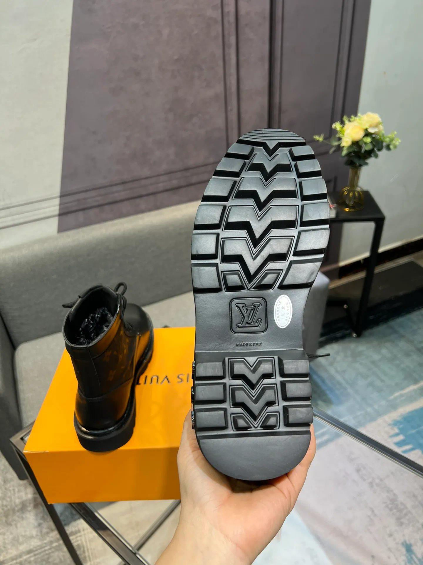 Men's shoes 💰920 L Home - the latest LV men's business casual boots, luxury and nobility are a must. They are all made of imported original first-layer cowhide, just to create a more comfortable wearing experience. ➕Top imported water-dyed full cow lining, original high wear-resistant outsole! 👏👏 Size: Male 39-44; (38 45 46 customized)